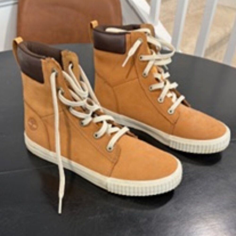 Women's Timberland Skyla 6 Inch Boot Size 8 Tan